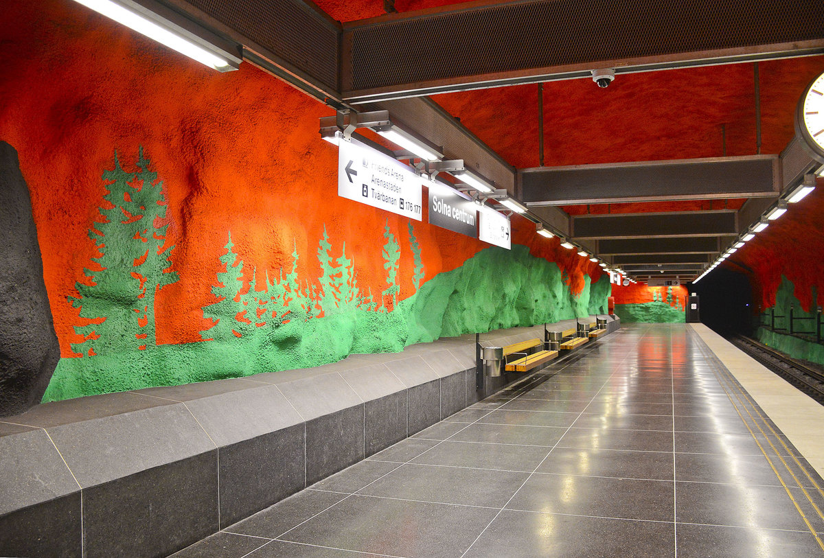 Stockholm ist berhmt fr seine kunstvoll gestalteten U-Bahn-Stationen. Auf dem Bild ist der U-Bahnhof Solang Centrum zu sehen. Aufnahme: 28. Juli 2017.