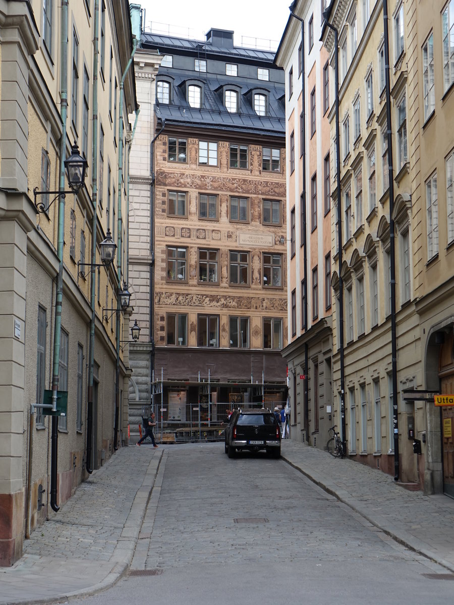 Stockholm, Gebäude mit Fassadenmalerei in der Salviigränd Straße (04.06.2018)