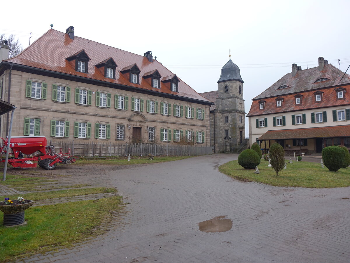 Stckach, Schloss und Schlokapelle St. Matthus, Schloss erbaut 1730, Kapelle erbaut 1791 (25.03.2016)