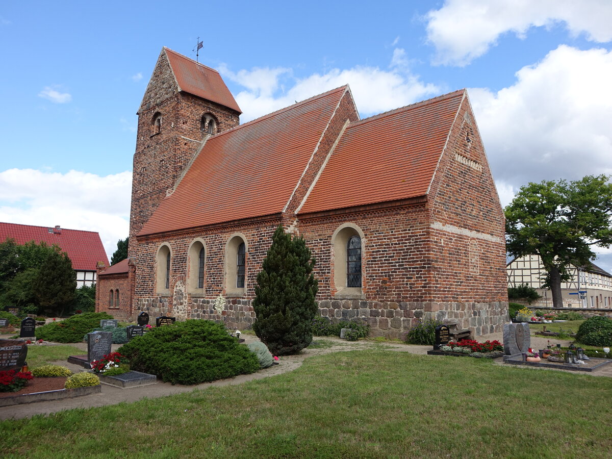 Storbeck, evangelische Kirche, romanische Feldsteinkirche aus dem 12. Jahrhundert (09.07.2025)