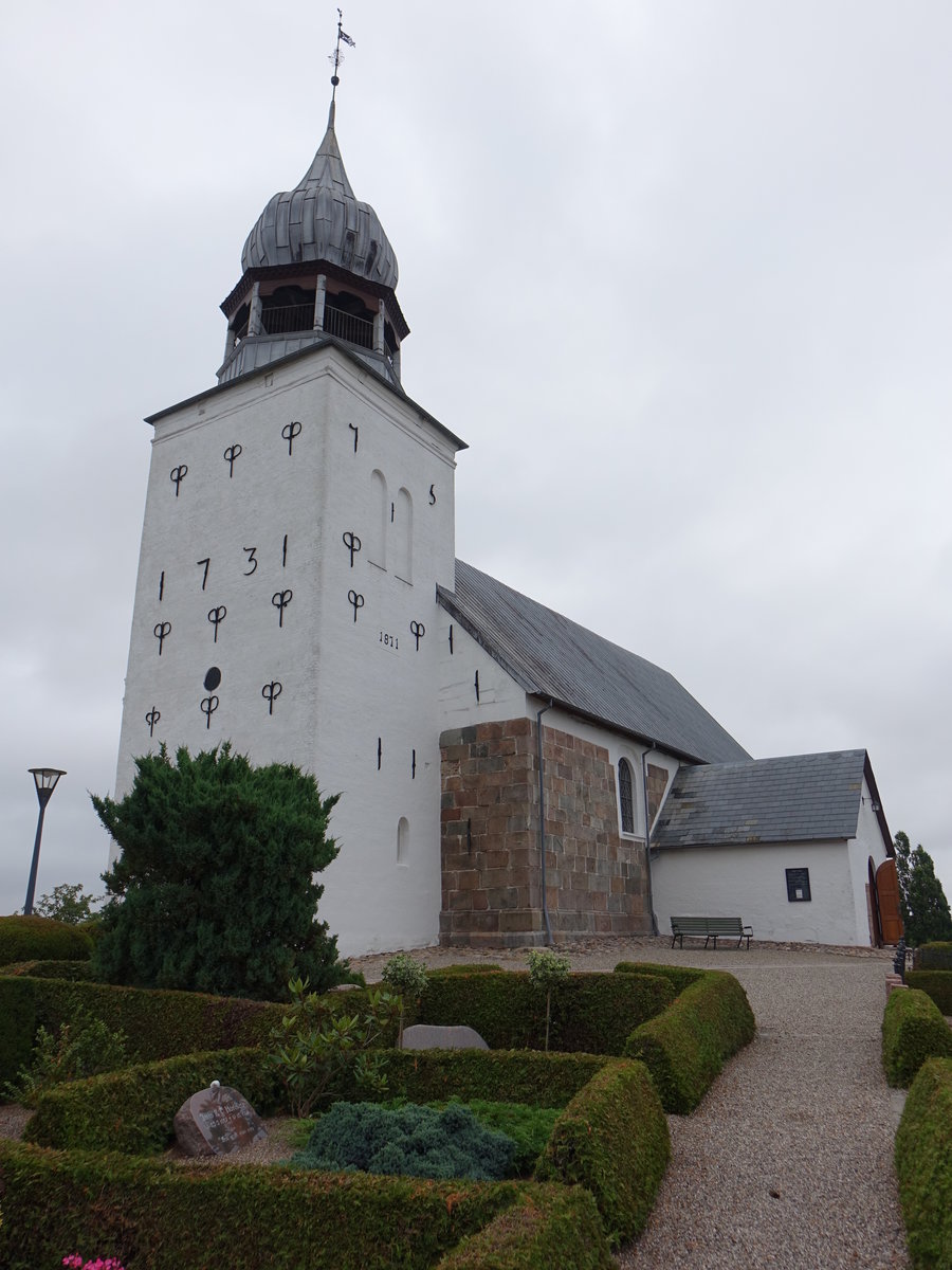 Store Andst, romanische Ev. Kirche, erbaut im 11. Jahrhundert (21.07.2019)