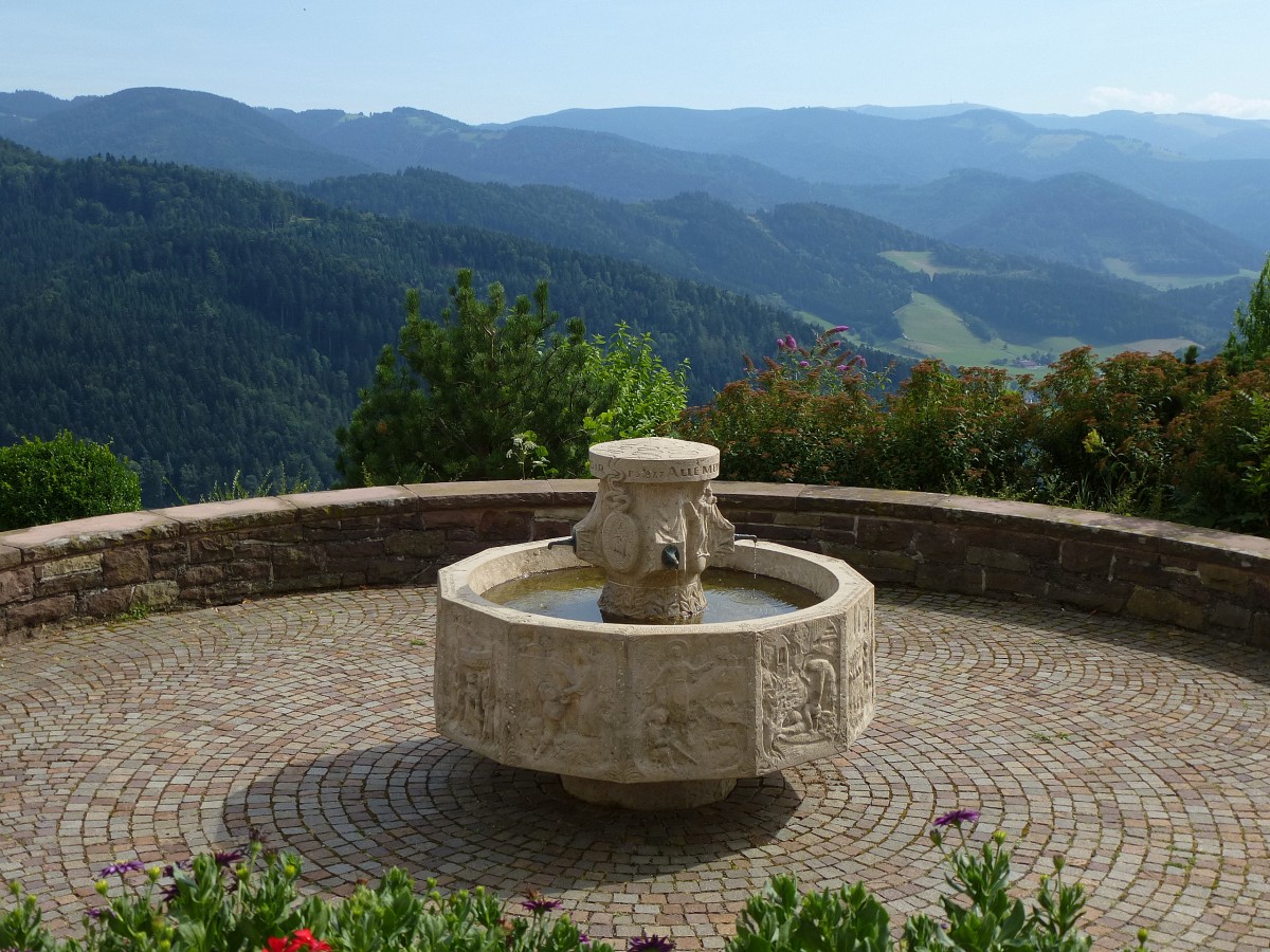 St.Peter/Schwarzwald, der Brunnen an der Wallfahrtskirche Maria Lindenberg, mit Blick ins Ibental, Aug.2013