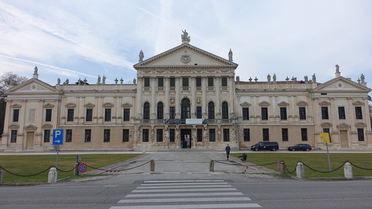 Stra, Villa Pisani, erbaut von 1720 bis 1756 durch Francesco Maria Preti, barockes Residenzschloss mit vierflügeliger Anlage und zwei Innenhöfen (28.10.2017)