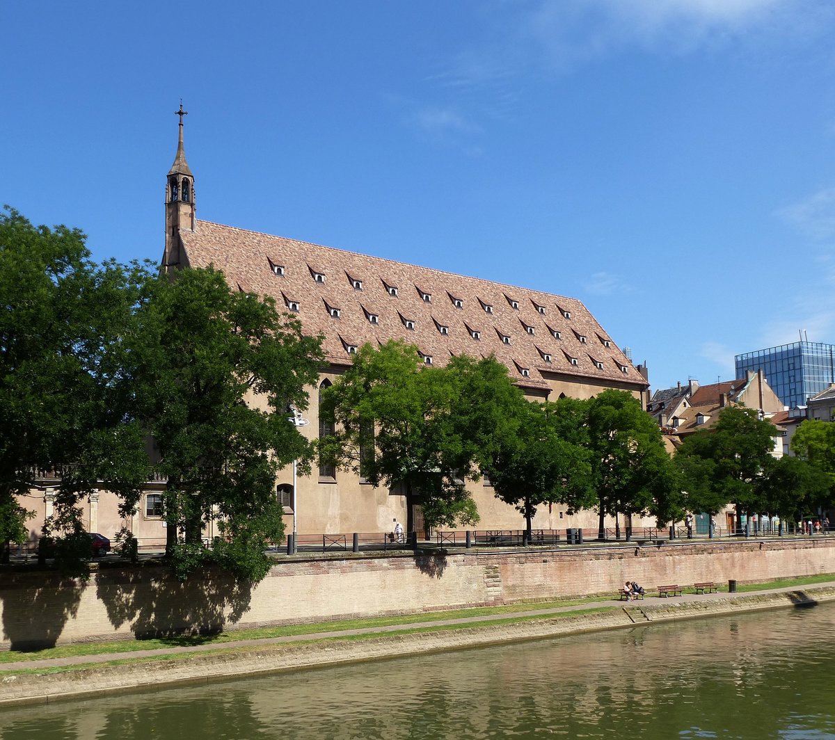 Straburg, die katholische Johanniskirche, die gotische Klosterkirche wurde 1477 erbaut, Juli 2016