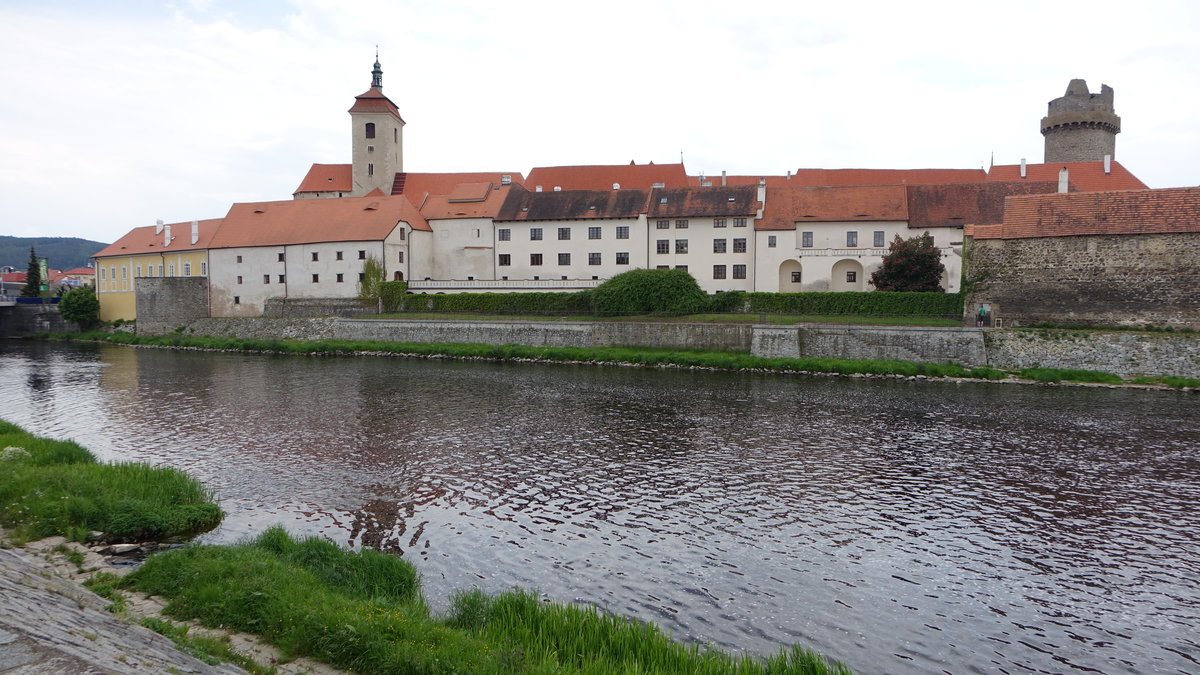 Strakonice, Ansicht der Burg mit St. Prokop Kirche und Rumpal Turm (25.05.2019)