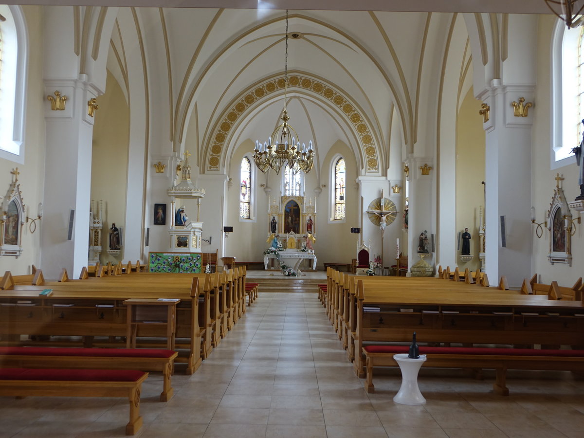 Strani / Strany, neugotischer Innenraum der Pfarrkirche zur Kreuzerhhung (02.08.2020)