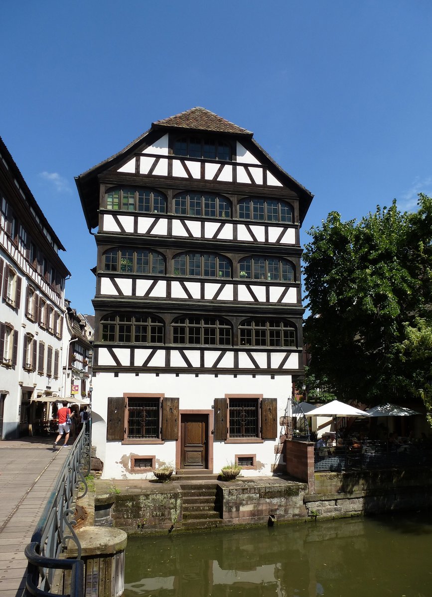 Straburg, an der Fasanenbrcke ber die Ill im Stadtviertel Klein Frankreich, Juli 2016