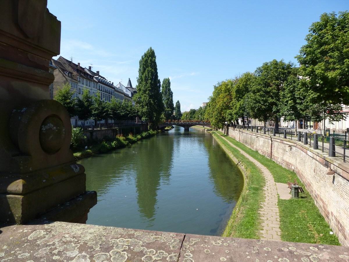 Straburg, Blick von der Giesbuesbruck (Pont de la Fonderie) entlang des Ill-Kanales zur Steinbruck, Aug.2016