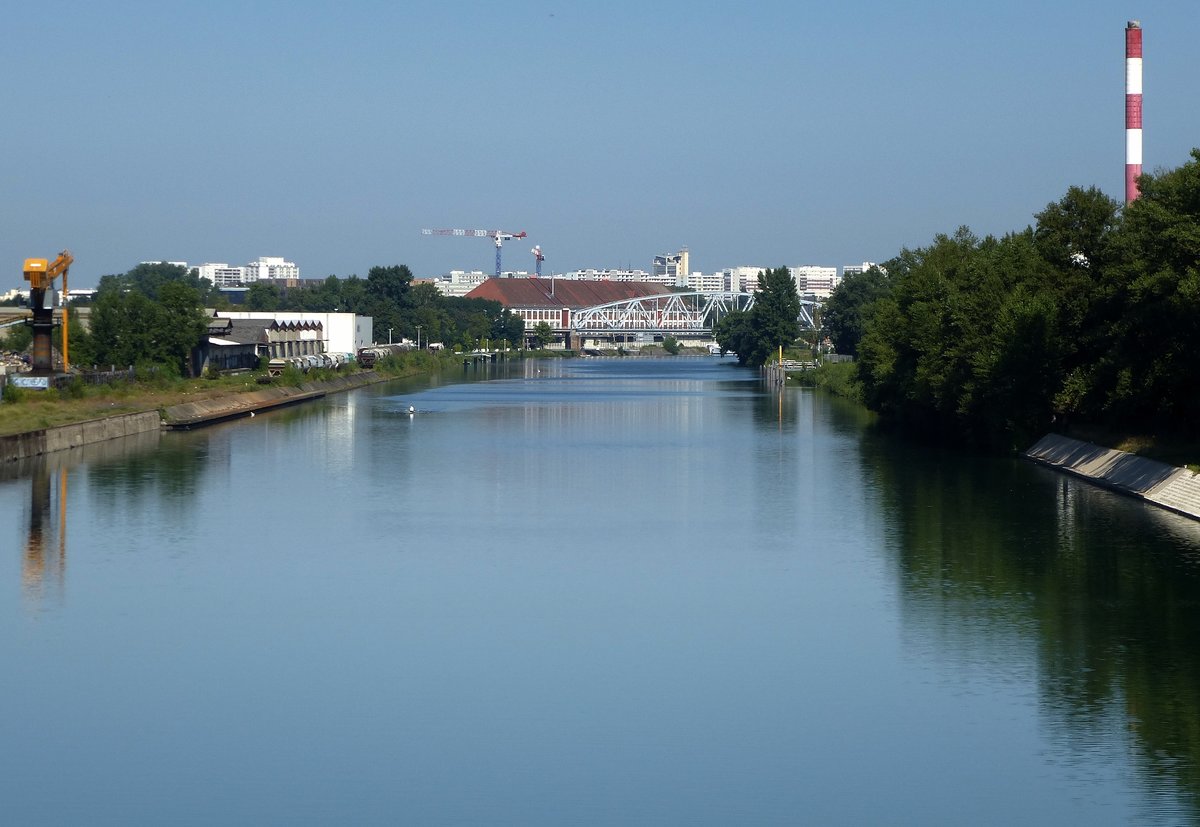 Straburg, Blick von der Straenbrcke ber das Bassin Rene Graff, Teil des Rhein-Rhone-Kanals, Aug.2016