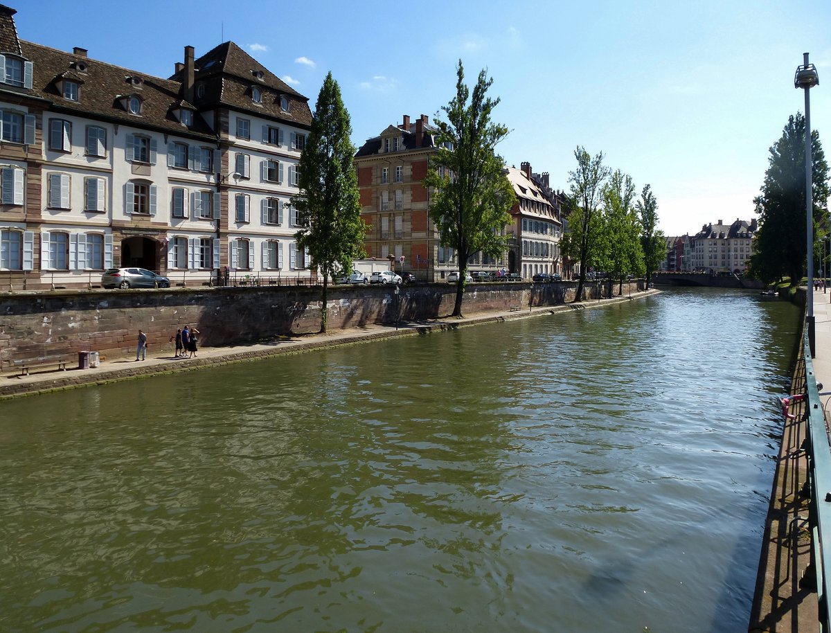 Straßburg, Blick von der St.Thomas-Brücke entlag der Ill, Juli 2016