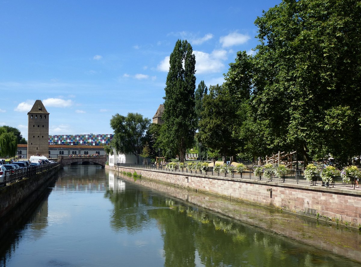 Straburg, Blick ber den Ill-Kanal zu den Gedeckten Brcken, Juli 2016