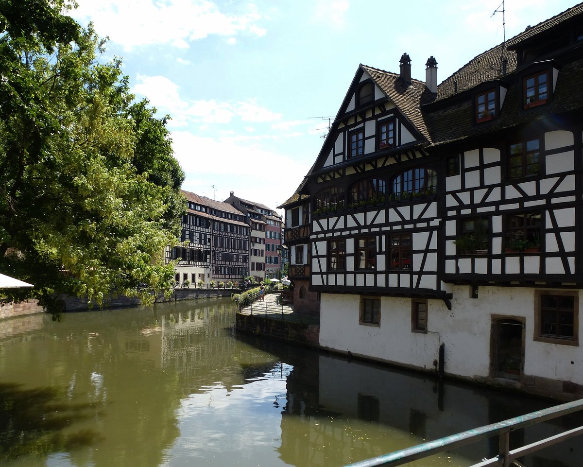 Straburg, historisches Fachwerk an der Ill im Gerberviertel, Juli 2016