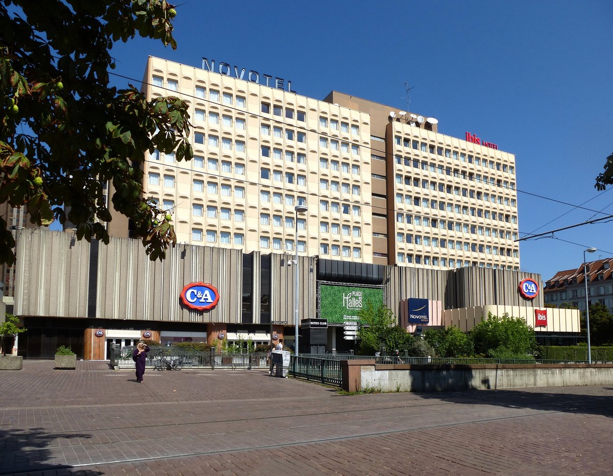 Straburg, das Hotel  Novotel  und  Ibis  am Ill-Kanal, Aug.2016