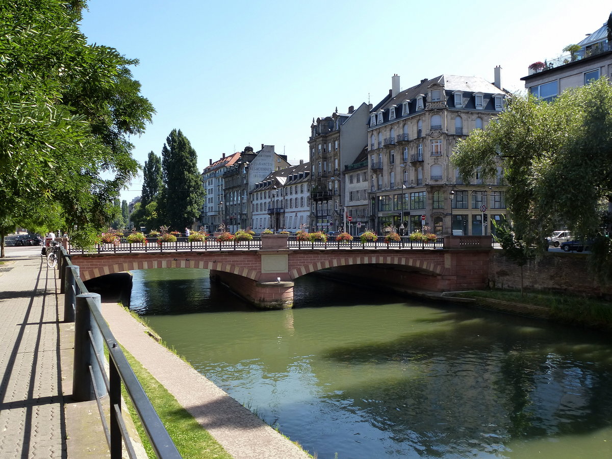 Straburg, die Kroneburjierbruck (Pont de Saverne) ber den Ill-Kanal, Aug.2016