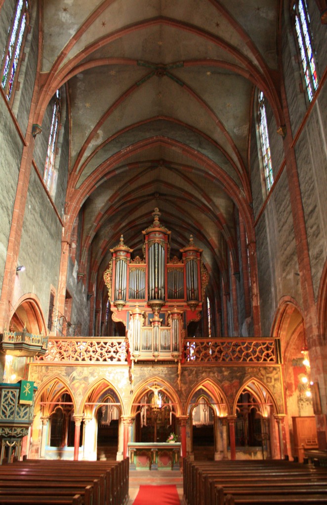 Straburg, Saint-Pierre-le-Jeune Kirche, gotischer Hauptbau aus dem 14. Jahrhundert, 
Kreuzrippengewlbe, Lettnerorgel von Johann Andreas Silbermann, erbaut 1780 (03.10.2014)