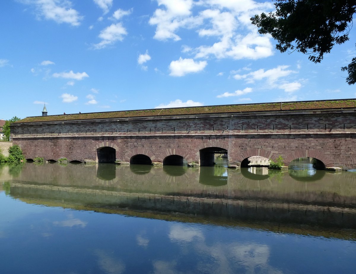 Straburg, das Vauban-Stauwehr an der Ill, fluabwrts gesehen, Juli 2016