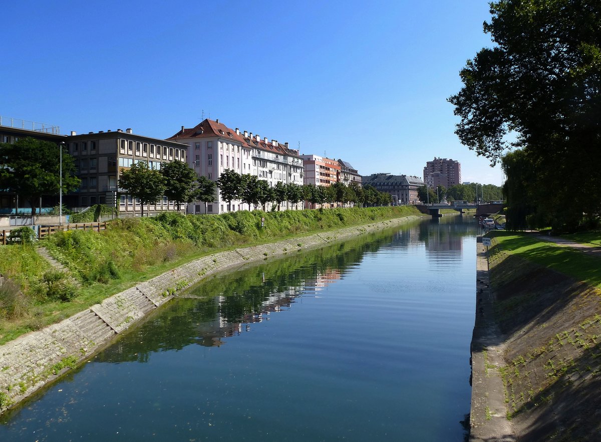 Straburg, Wohnbauten am Rhein-Rhone-Kanal, Aug.2016