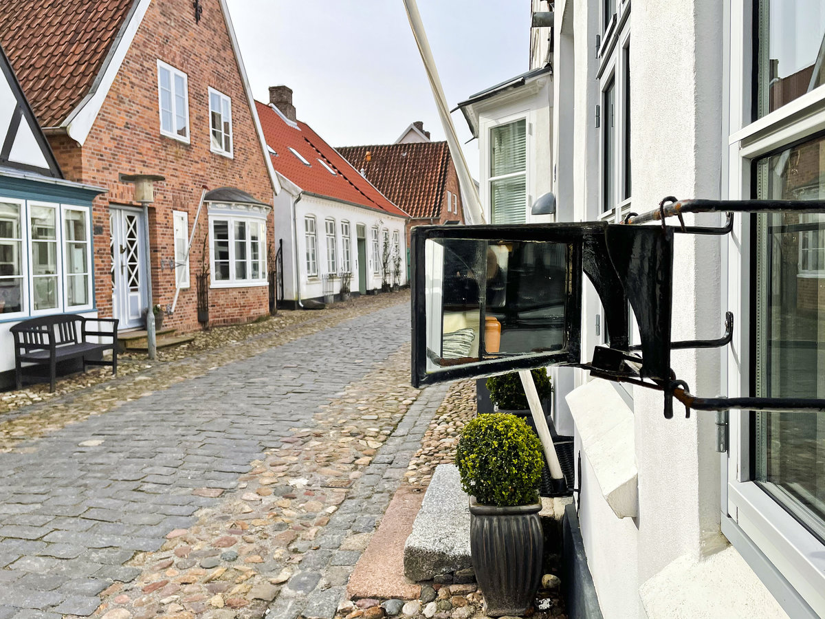 Straenspiegel an der Gasse Uldgade in Tnder (deutsch: Tondern - friesisch: Tuner) in Snderjylland/Nordschleswig. Aufnahme: 22. Februar 2021.
