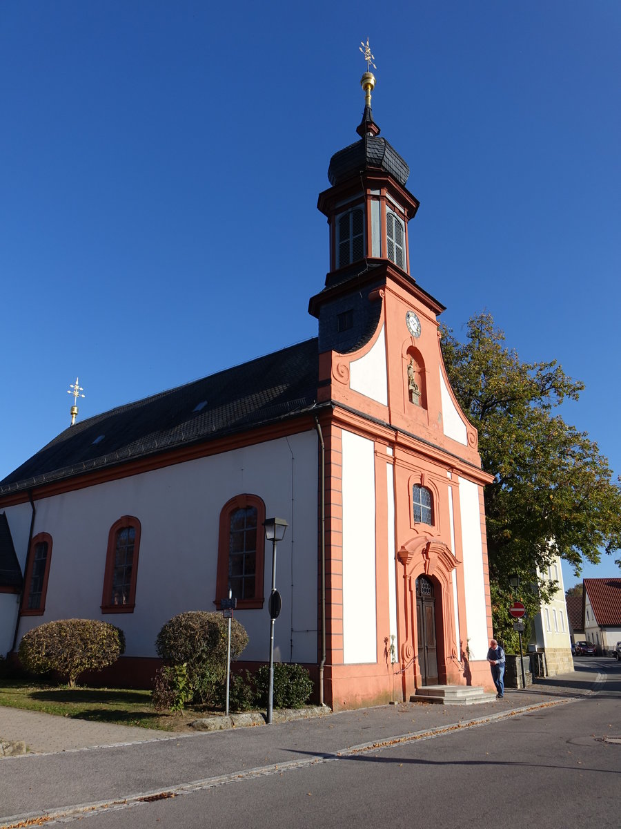 Stragiech, kath. Pfarrkirche St. Valentin, Saalkirche mit Satteldach und eingezogenem Chor, erbaut von 1737 bis 1738 durch ohann Jakob Michael Kchel (13.10.2018)