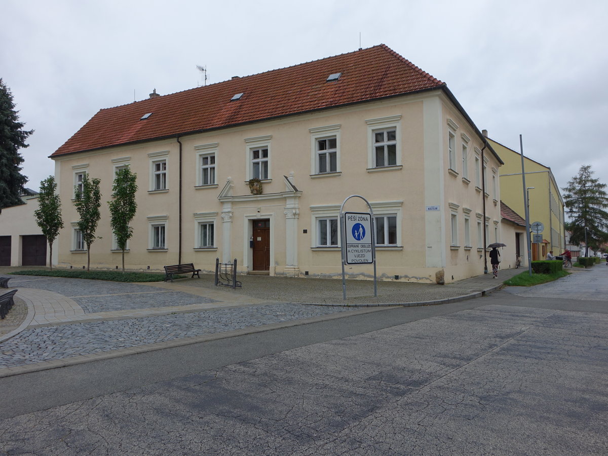 Straznice / Straßnitz, Pfarrhaus in der Kostelni Straße (04.08.2020)