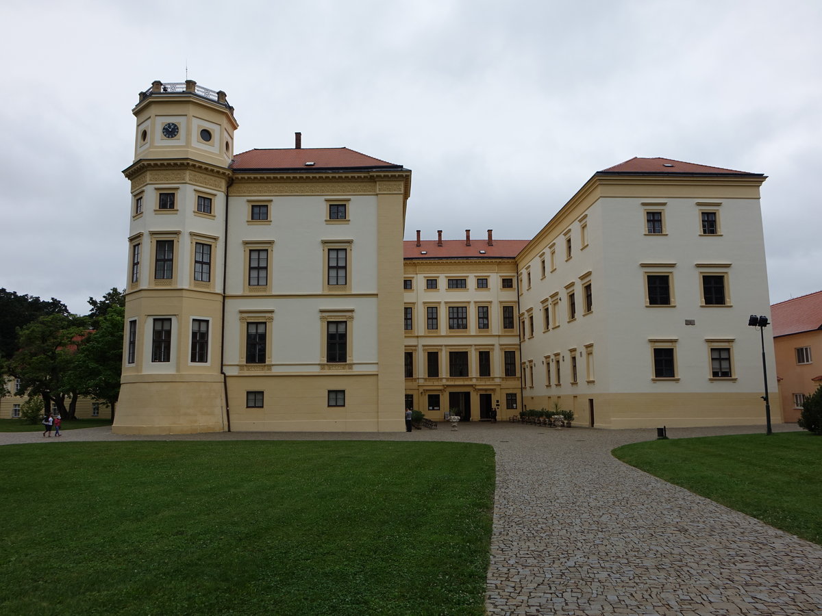 Straznice / Stranitz, Schloss, ehem. Wasserburg aus dem 13. Jahrhundert, Umbau im 19. Jahrhundert (04.08.2020)