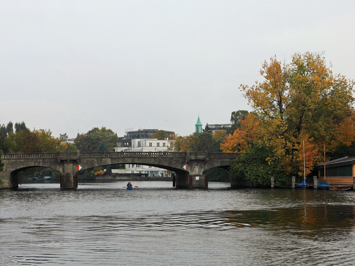 Streekbrcke am 24. Oktober 2016 gesehen bei einer Rundfahrt auf  der Alster.