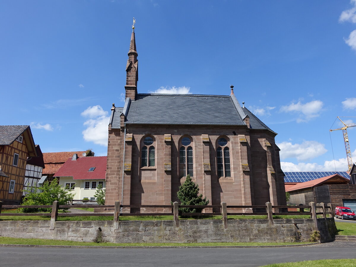 Streizholz, neugotische kath. Kirche St. Johannes Evangelist, erbaut von 1884 bis 1885 (02.06.2022)