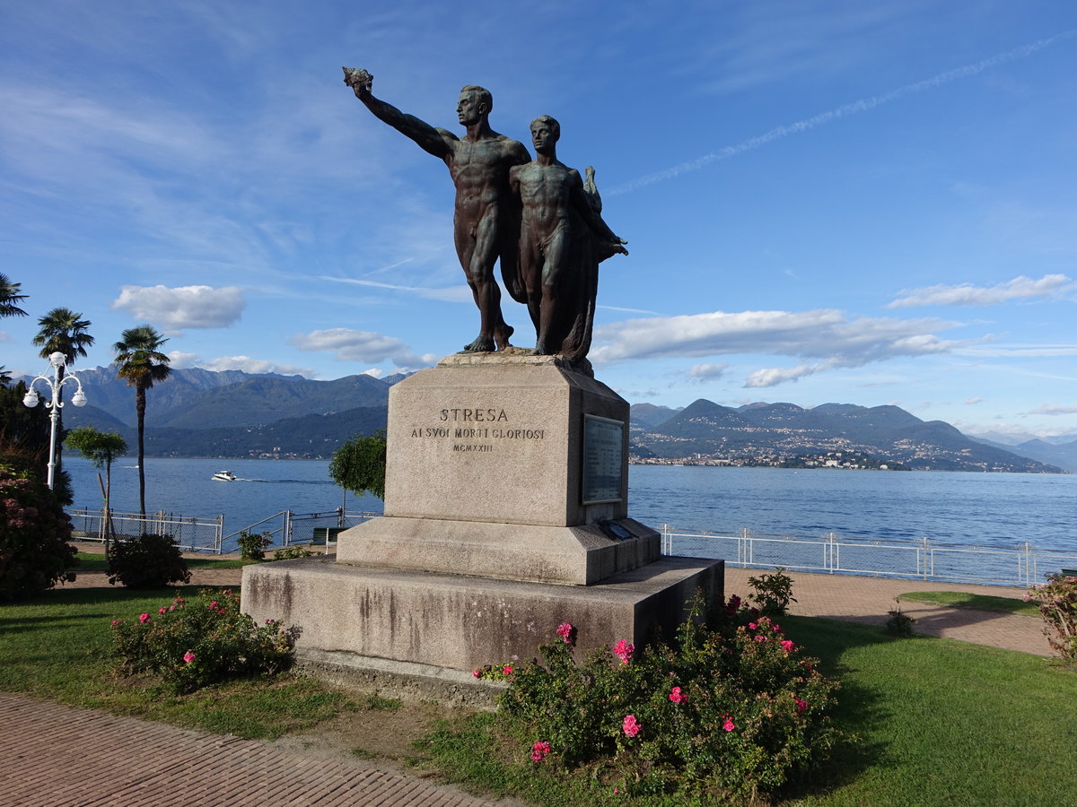 Stresa, Helden-Denkmal am Corso Umberto I. (05.10.2019)