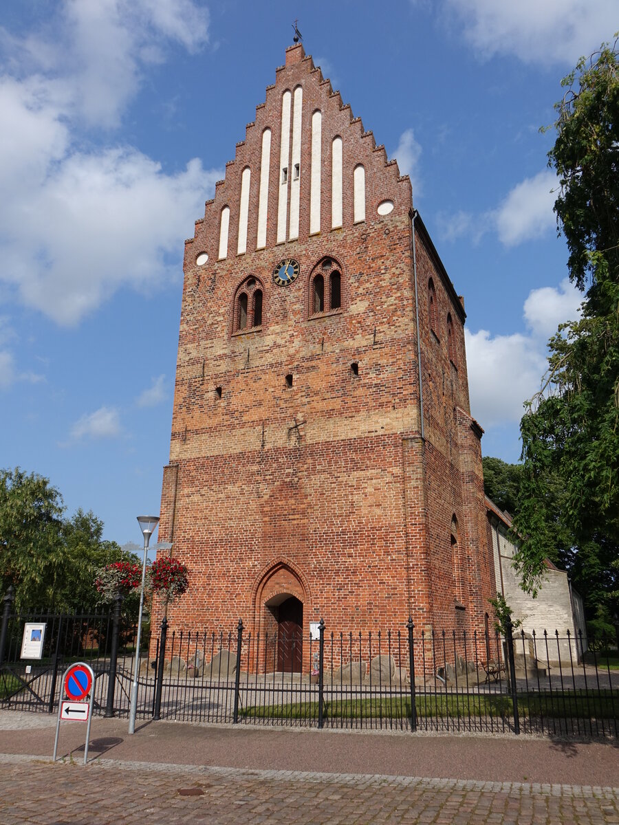 Stubbekobing, evangelische Kirche, erbaut 1175, dreischiffiges Langhaus aus Backstei (18.07.2021)