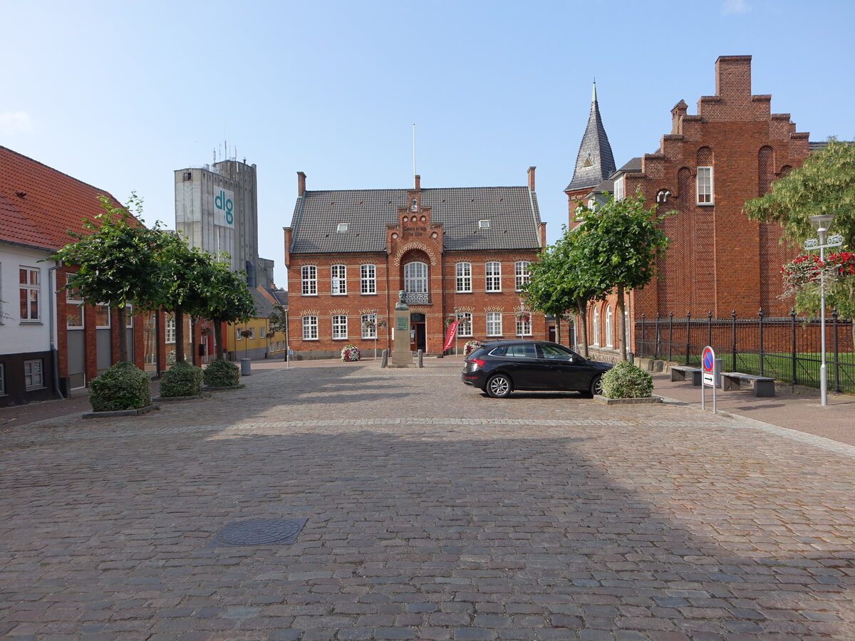 Stubekobing, altes Rathaus von 1860 am Torvet Platz (18.07.2021)