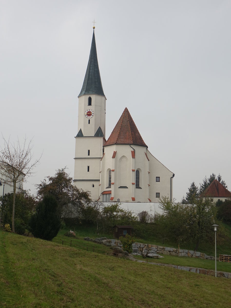 Stubenberg, kath. Pfarrkirche St. Georg und Urban, erbaut im 13. Jahrhundert (20.10.2018)