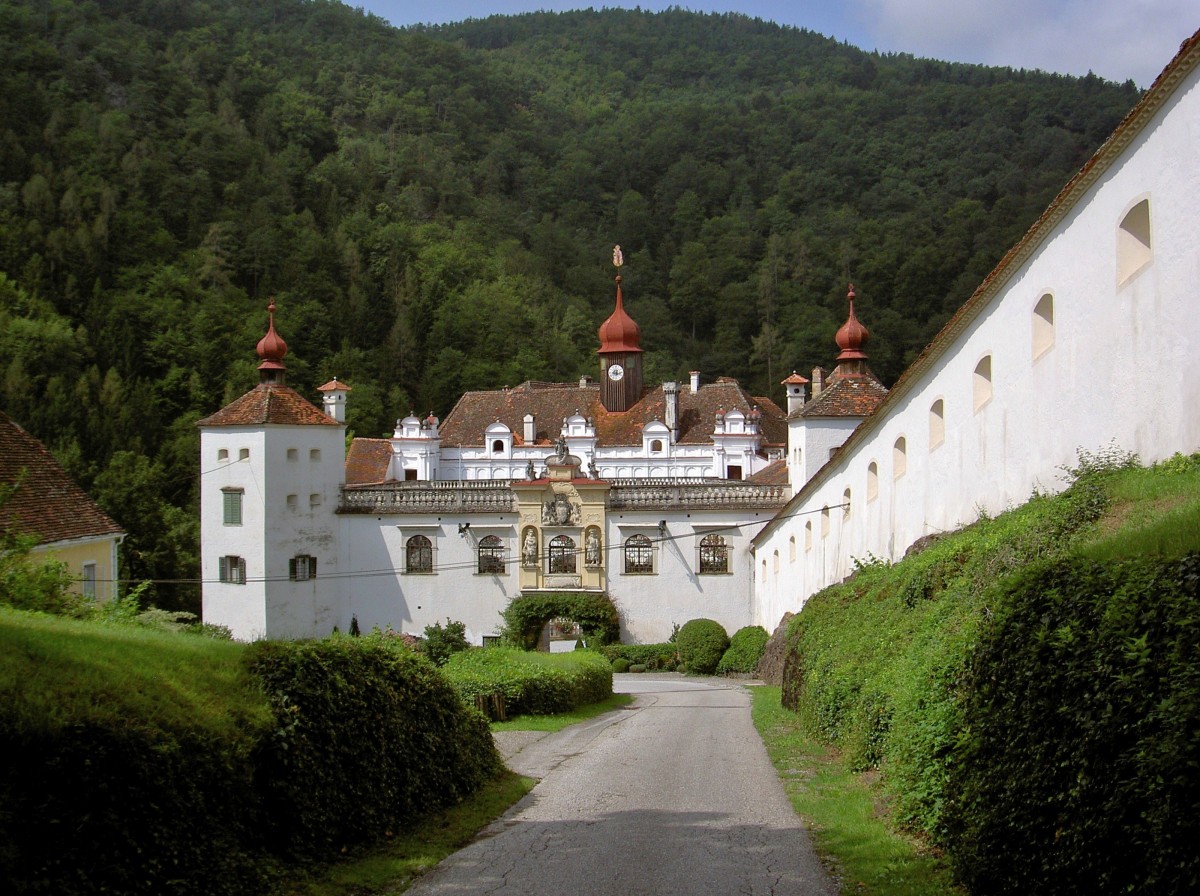 Stubenberg, Schloss Herberstein, erbaut ab dem 13. Jahrhundert, Vorburg 15. Jahrhundert, prunkvoller Rittersaal (29.07.2014)
