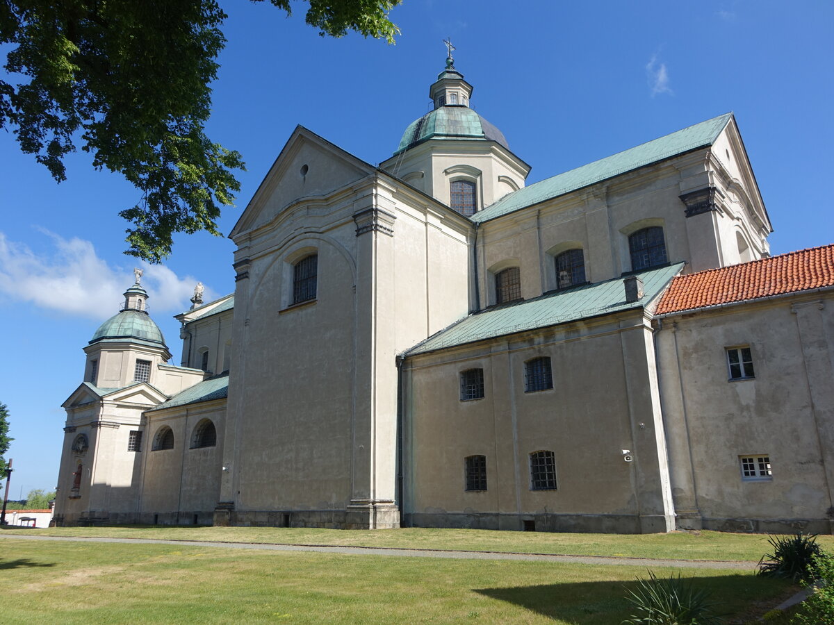 Studzianna-Poswietne, Pfarrkirche St. Philippus Neri und Johannes, erbaut im 18. Jahrhundert (14.06.2021)