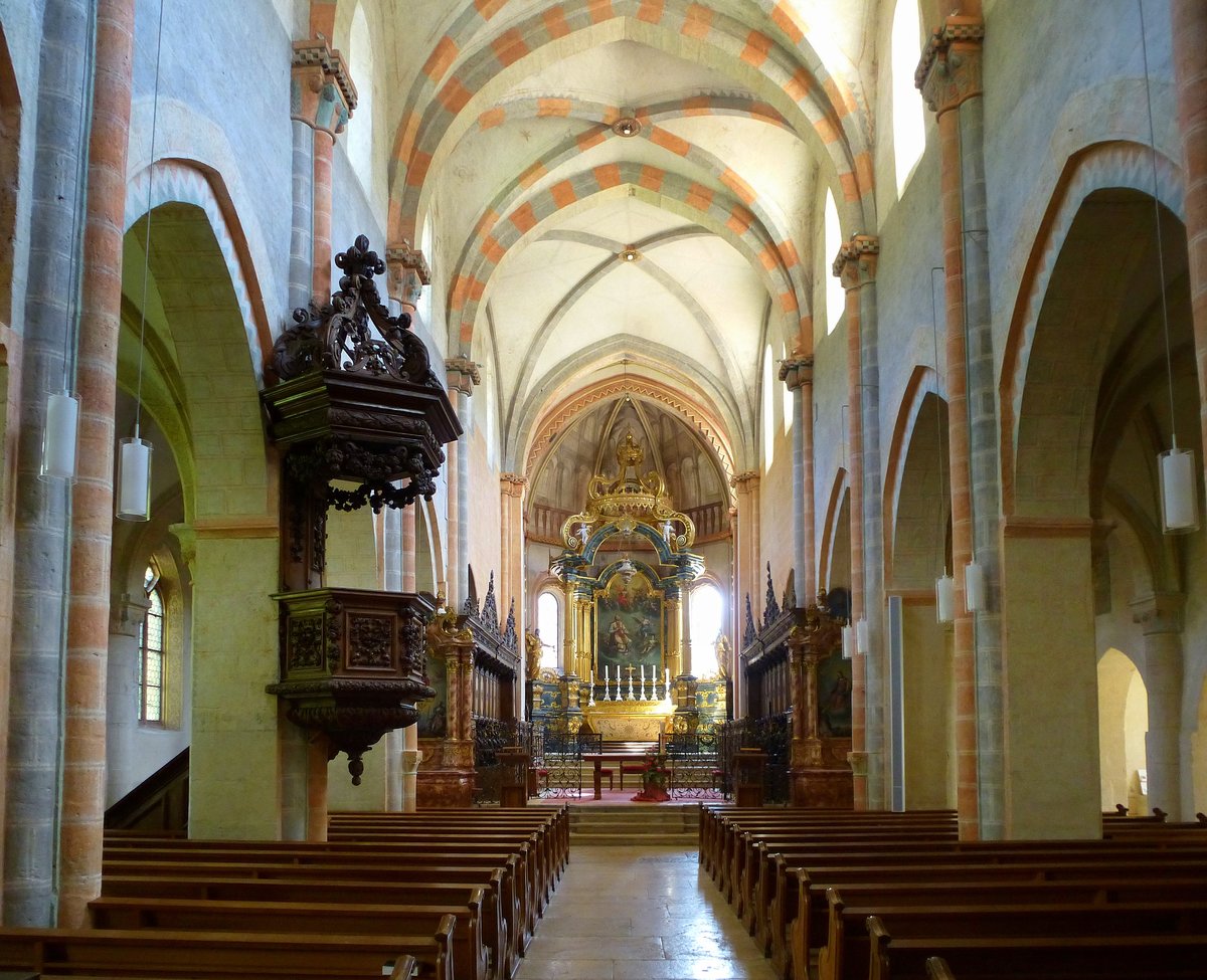 St.Ursanne, Blick zum Altar in der Stiftskirche, Mai 2017