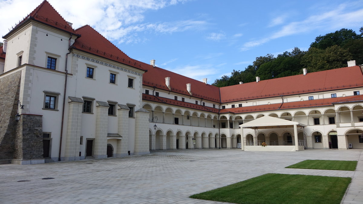 Sucha Beskidzka, Renaissance-Schloss, erbaut von 1554 bis 1580 (05.09.2020)