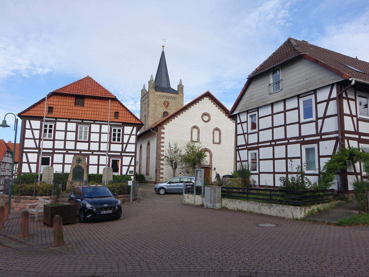 Sudheim, Fachwerkhuser und evangelische St. Nicolai Kirche, Kirche erbaut bis 1862 (01.10.2023)