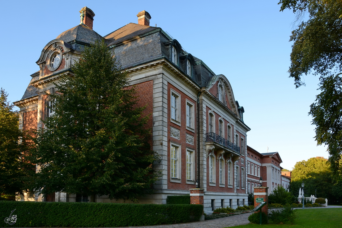 Sdwestansicht auf das Herrenhaus (Schloss) Karow. (August 2014)