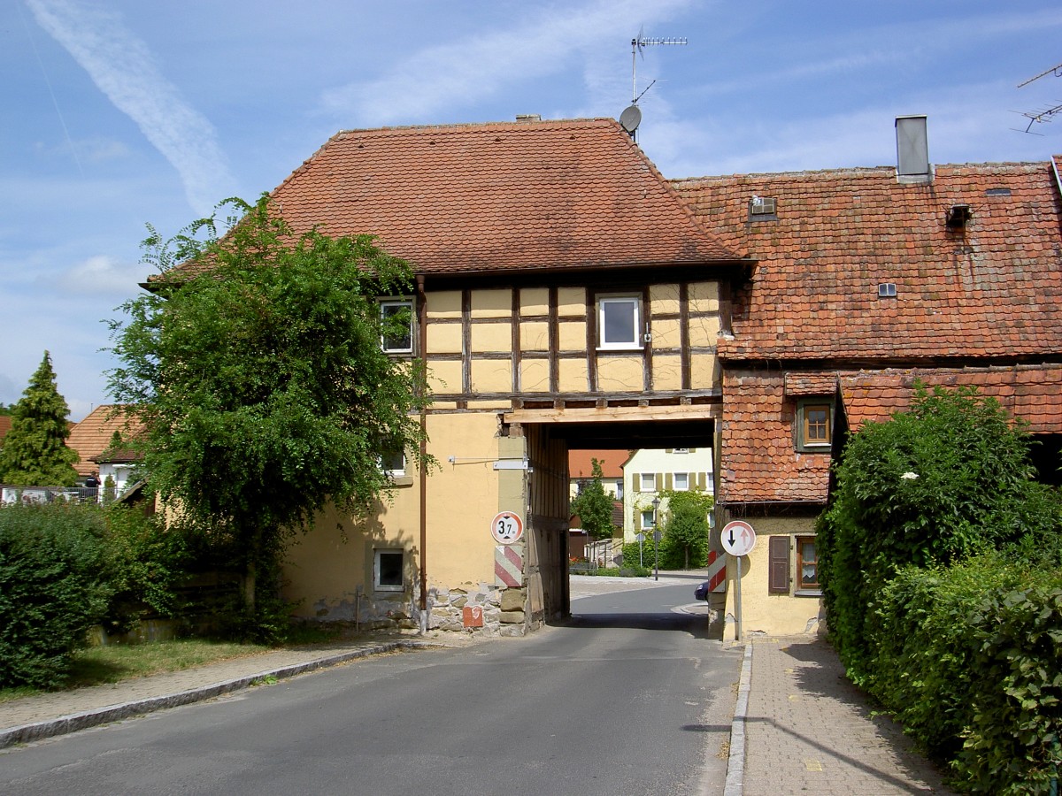 Sugenheim, Mittleres Torhaus, erbaut 1717 (19.06.2014)