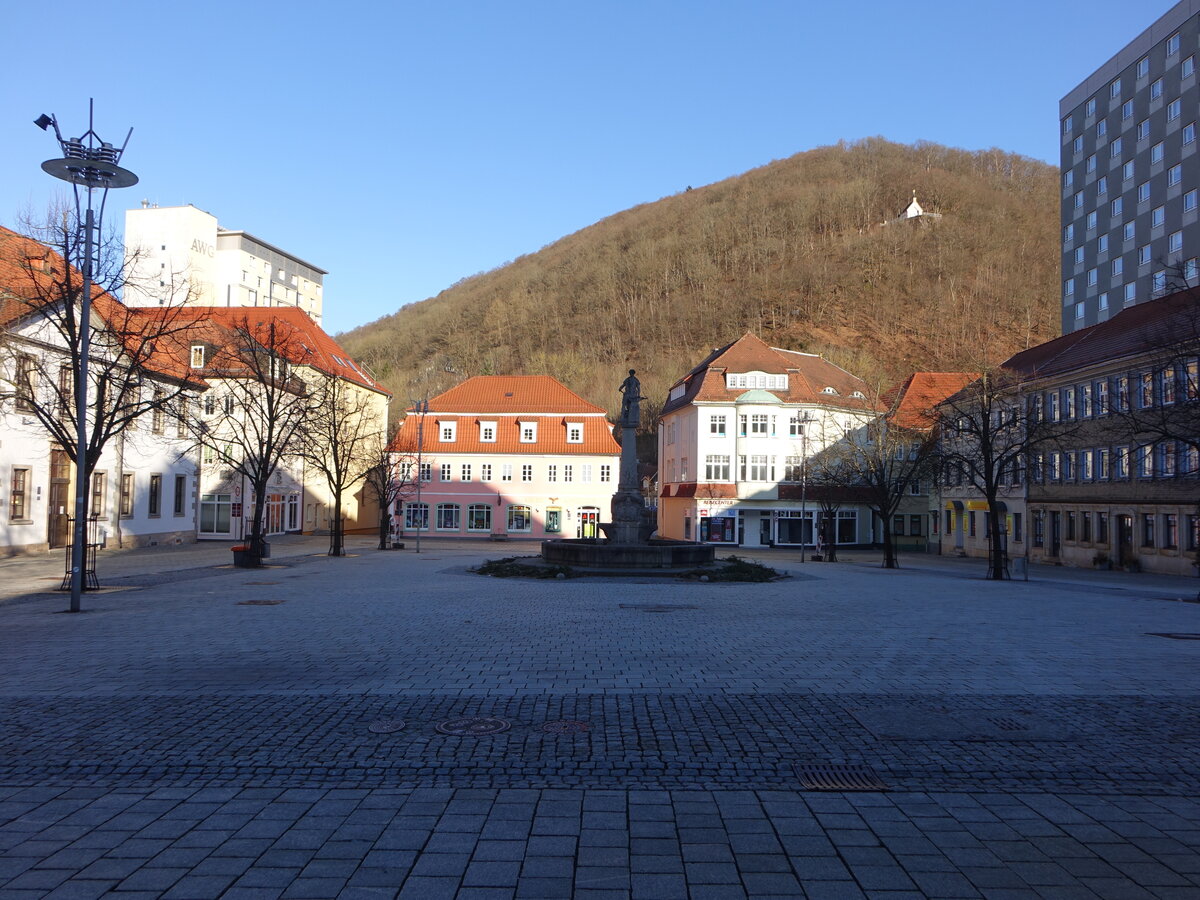 Suhl, Waffenschmid Brunnen am Marktplatz (27.02.2022)