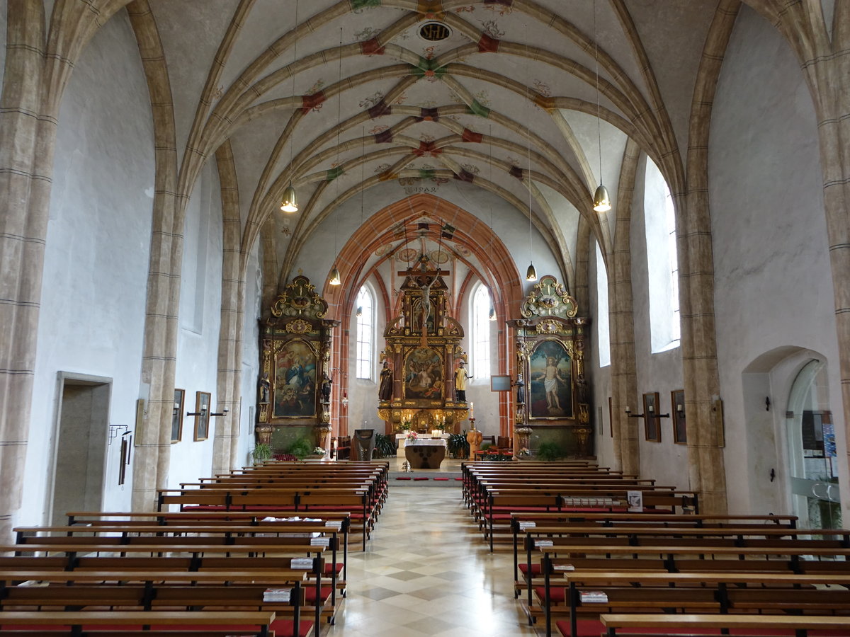 Sulzbach am Inn, Netzrippengewlbe und Hochaltar von 1667 in der St. Stephanus Kirche (21.10.2018)