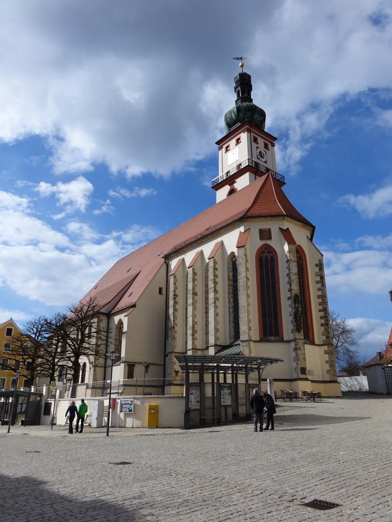 Sulzbach-Rosenberg, Pfarrkirche St. Marien am Luitpoldplatz, Chor von 1355, dreischiffiges Langhaus ab 1412, gotischer Turm (05.04.2015)