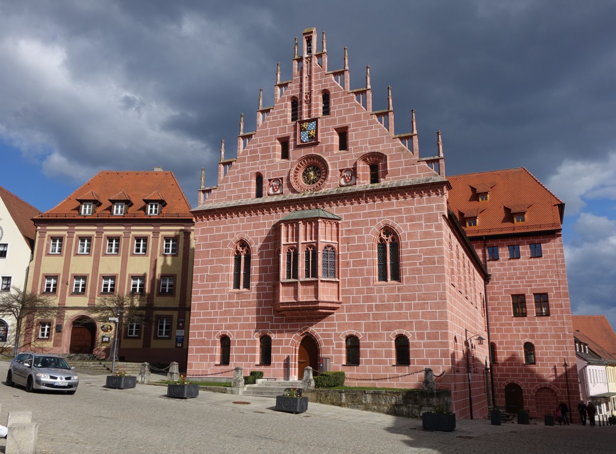 Sulzbach-Rosenberg, Rathaus am Luitpoldplatz, zweigeschossiger Sandsteinquaderbau, 
erbaut von 1456 bis 1464, Umbau 1875 (05.04.2015)