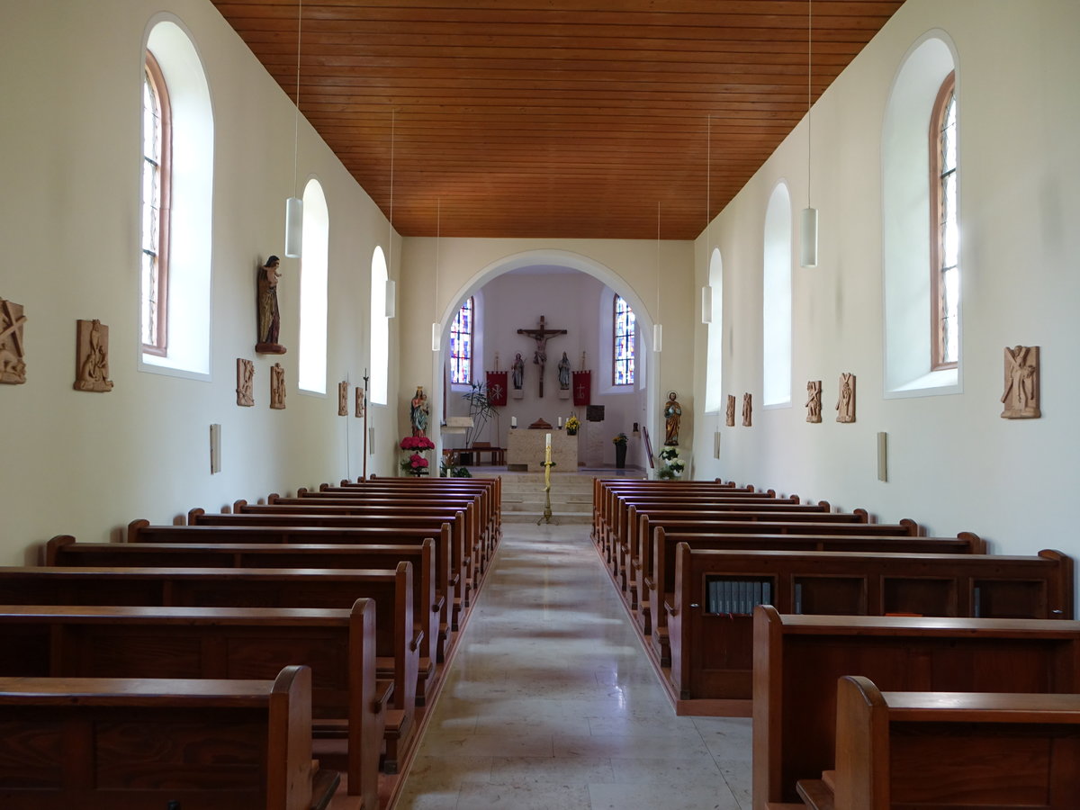 Sumpfohren, Innenraum der Pfarrkirche St. Silvester, Altar von 1973 (25.05.2017)
