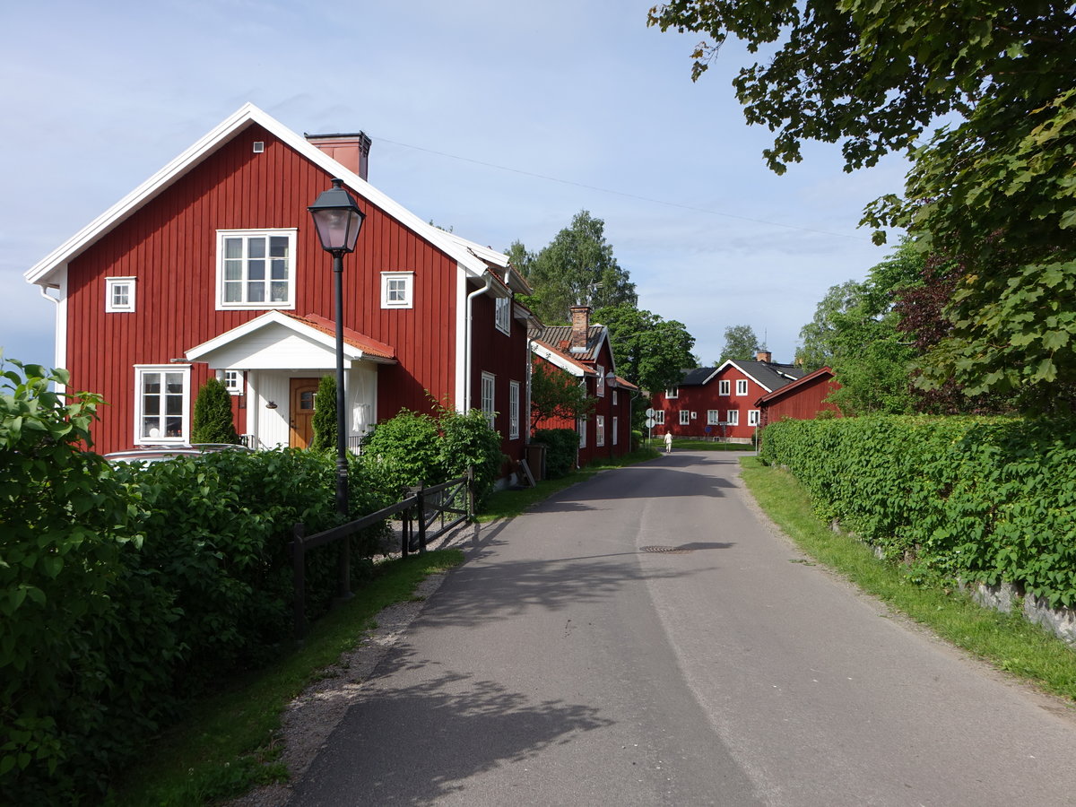 Sundborn, Holzhuser in der Strae Kyrkvgen (16.06.2017)