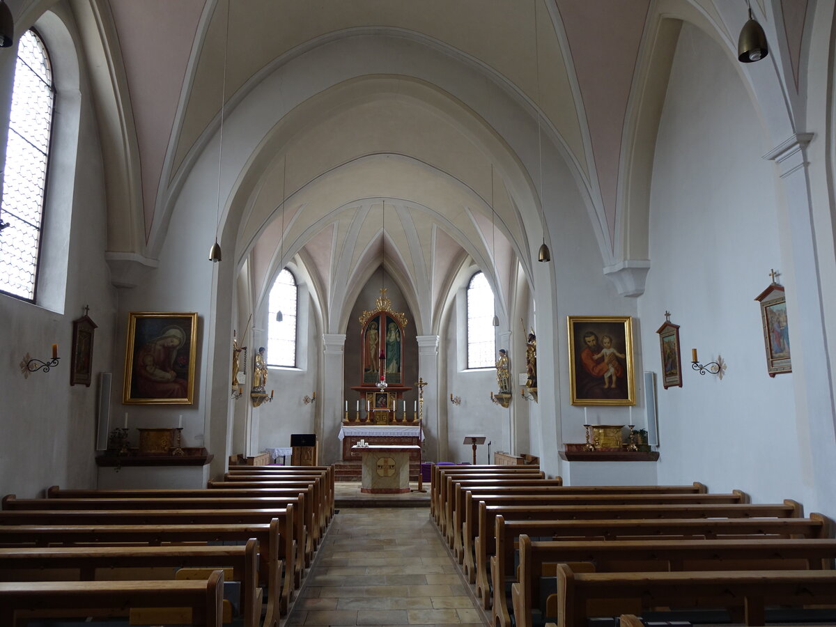 Surheim, Innenraum der Pfarrkirche St. Stephan (15.02.2016)