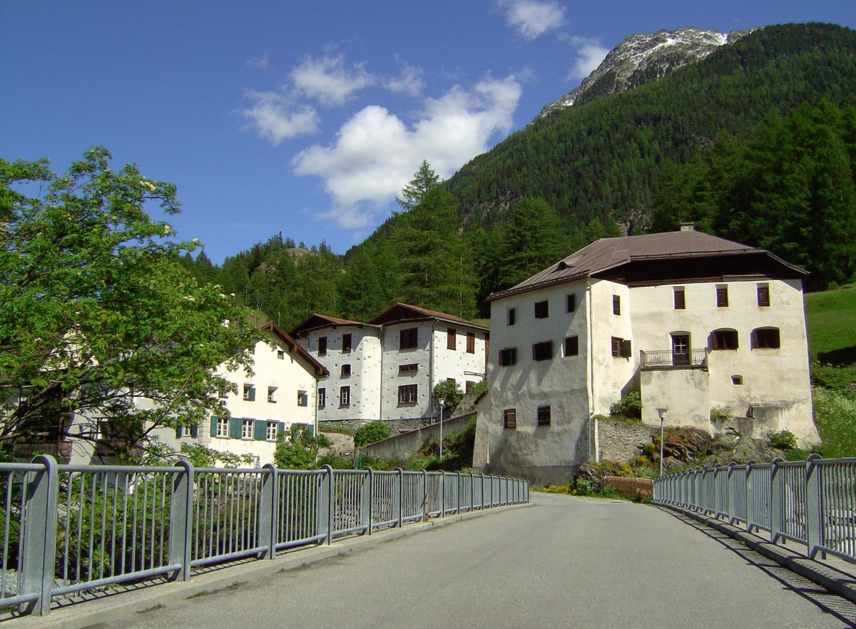 Susch im Unterengadin, mit Innbrcke - 30.05.2007
