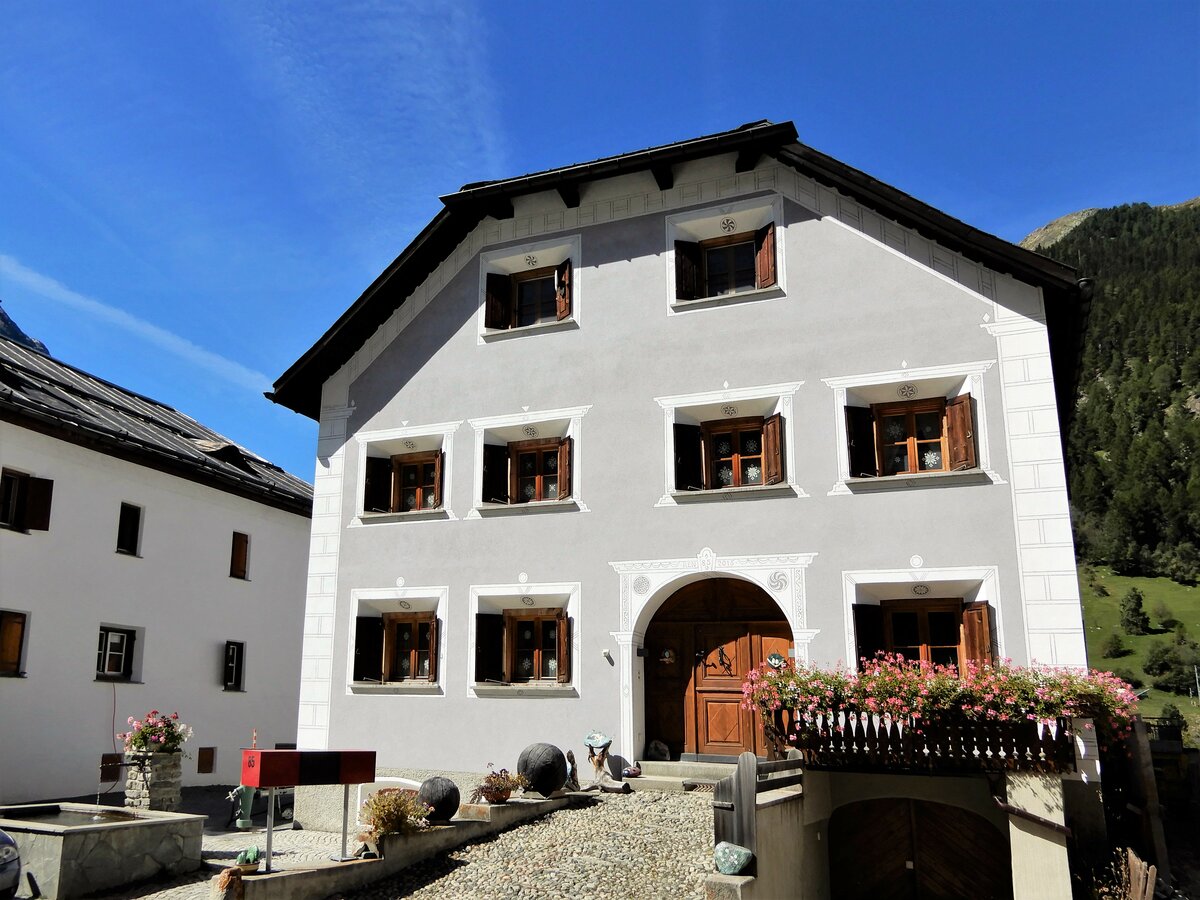 Susch im Unterengadin, Sur Punt 85 typisches traditionelles Haus im alten Dorfteil - 13.09.2019