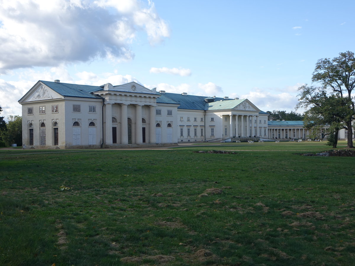 Svaty Mikulas, Schloss Kacina, erbaut im 19. Jahrhundert, bedeutendstes Bauwerk im Empirestil in Bhmen (30.09.2019)