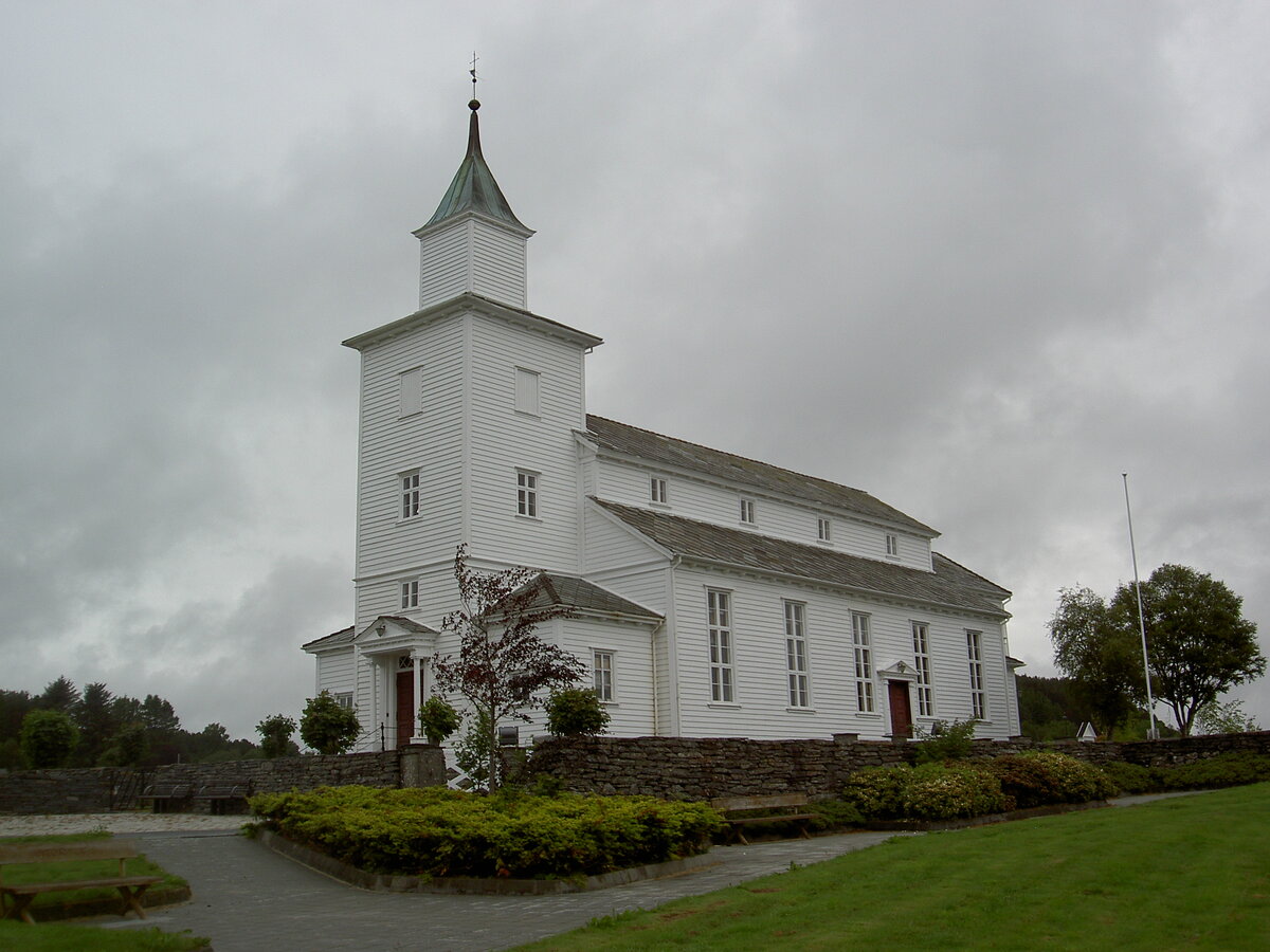 Sveio, evangelische Kirche, Holzkirche mit 630 Pltzen von 1858 (25.06.2013)