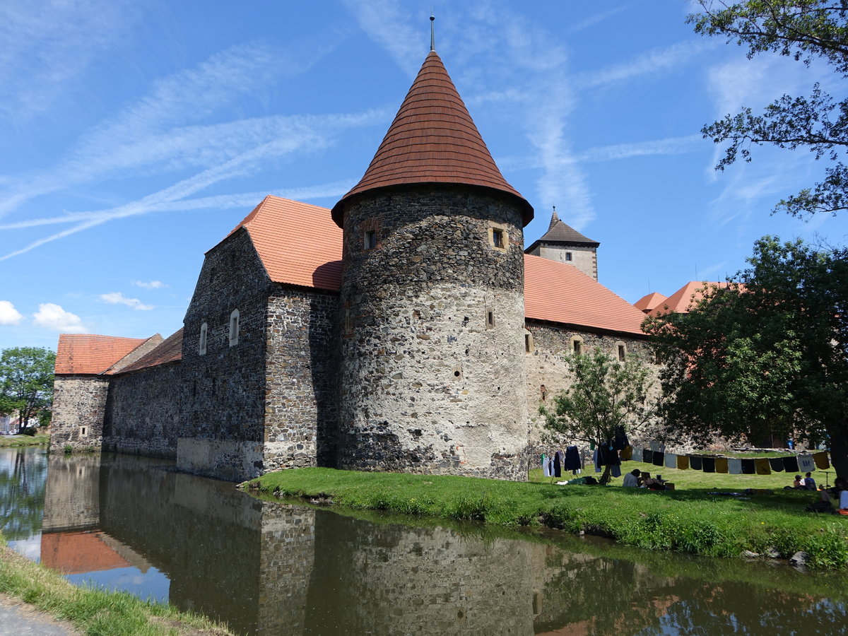 Svihov/ Schwihau, Wasserburg, erbaut von 1480 bis 1489, die Wirtschaftsgebude der Vorburg dienten 1972 als Kulisse fr den berregional bekannten Mrchenfilm Drei Haselnsse fr Aschenbrdel (02.06.2019)